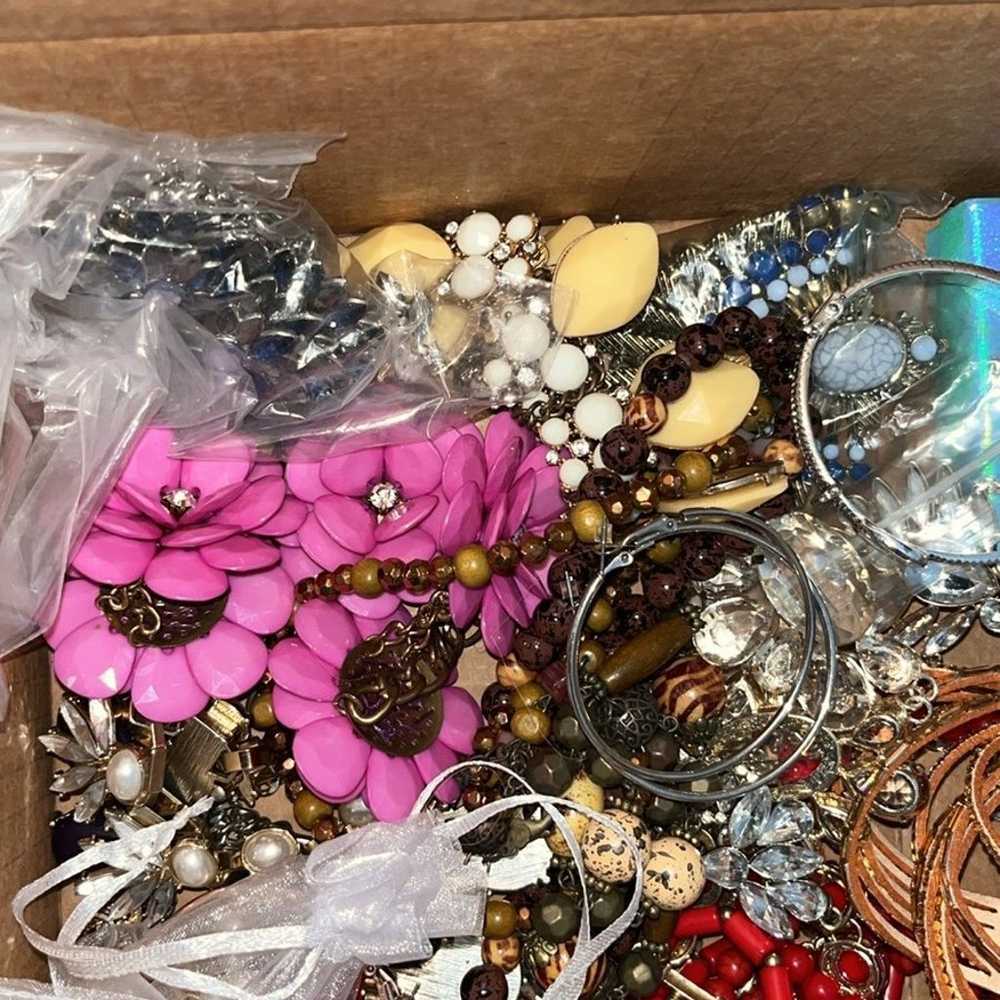 costume jewelry Lot - image 5