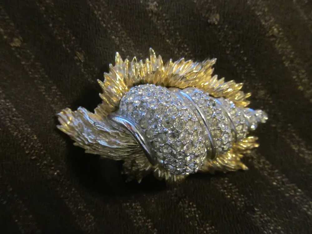 Chunky Conch Shell Pin Rhinestone & Gold Signed L… - image 4