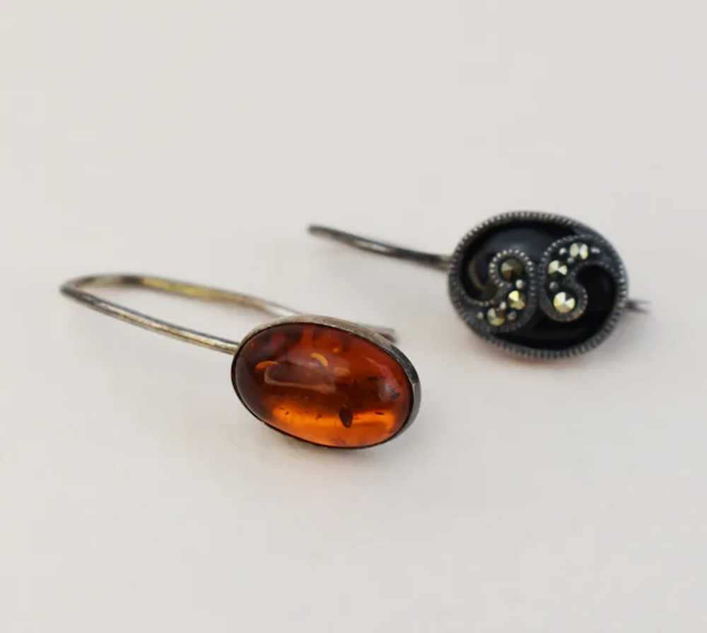 Asymmetrical mismatched earrings, onyx and marcas… - image 5