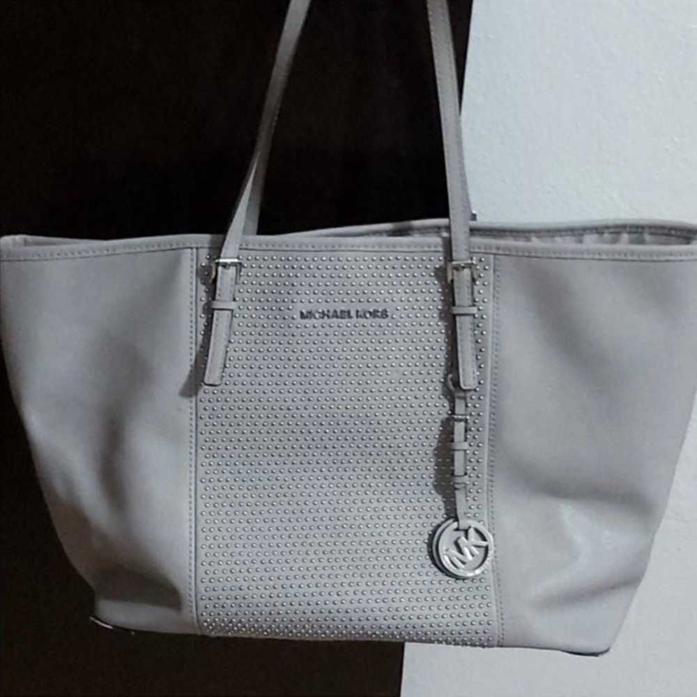 Tote MICHAEL KOR GREY/Nice condition/Details are … - image 1