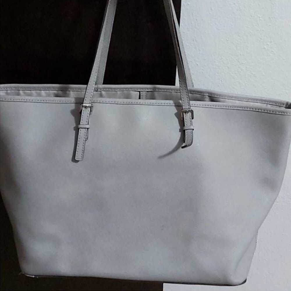 Tote MICHAEL KOR GREY/Nice condition/Details are … - image 2