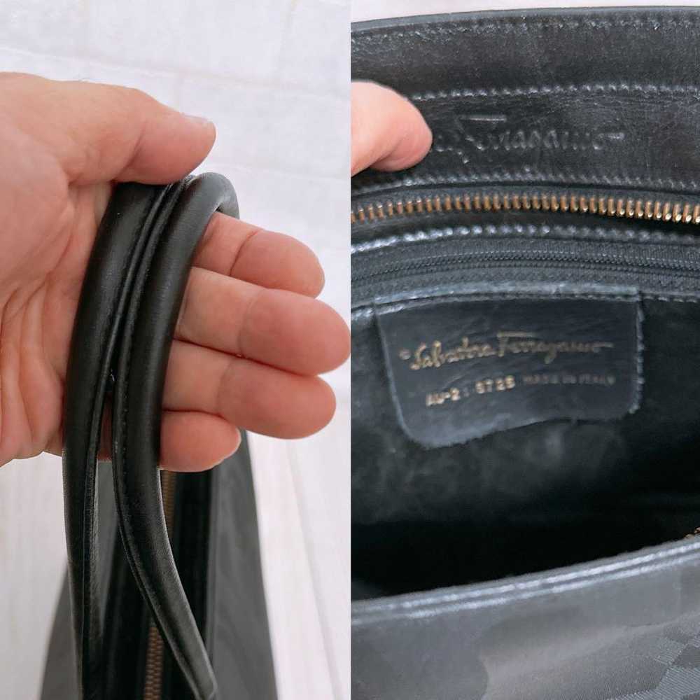 "High-quality" Ferragamo handbag. - image 8