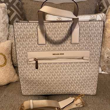 Michael Kors Optic White/Multicolor Kenly Graphic with Logo Coated Canvas Tote shops B