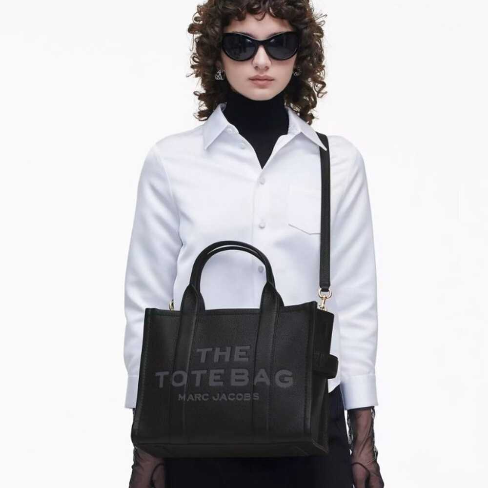 MARC JACOBS The Leather Medium Tote Bag - image 1