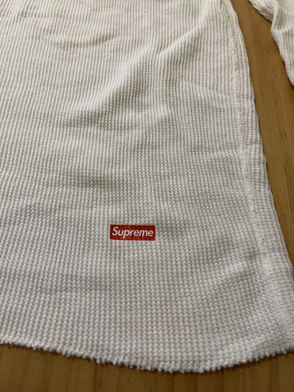 Supreme SUPREME HANES THERMAL CREW WHITE - image 4