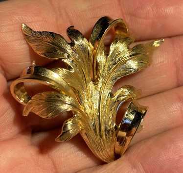 クリスチャンディオール　ヴィンテージ　ブローチ　1965 ドイツ製 Original vintage 1965 CHRISTIAN DIOR Brooch Green Emerald