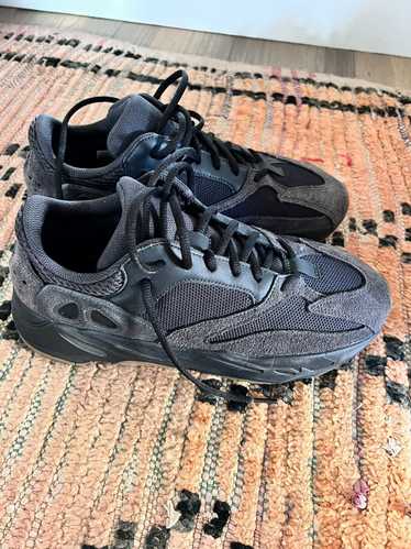 Adidas × Yeezy Season Yeezy Boost 700