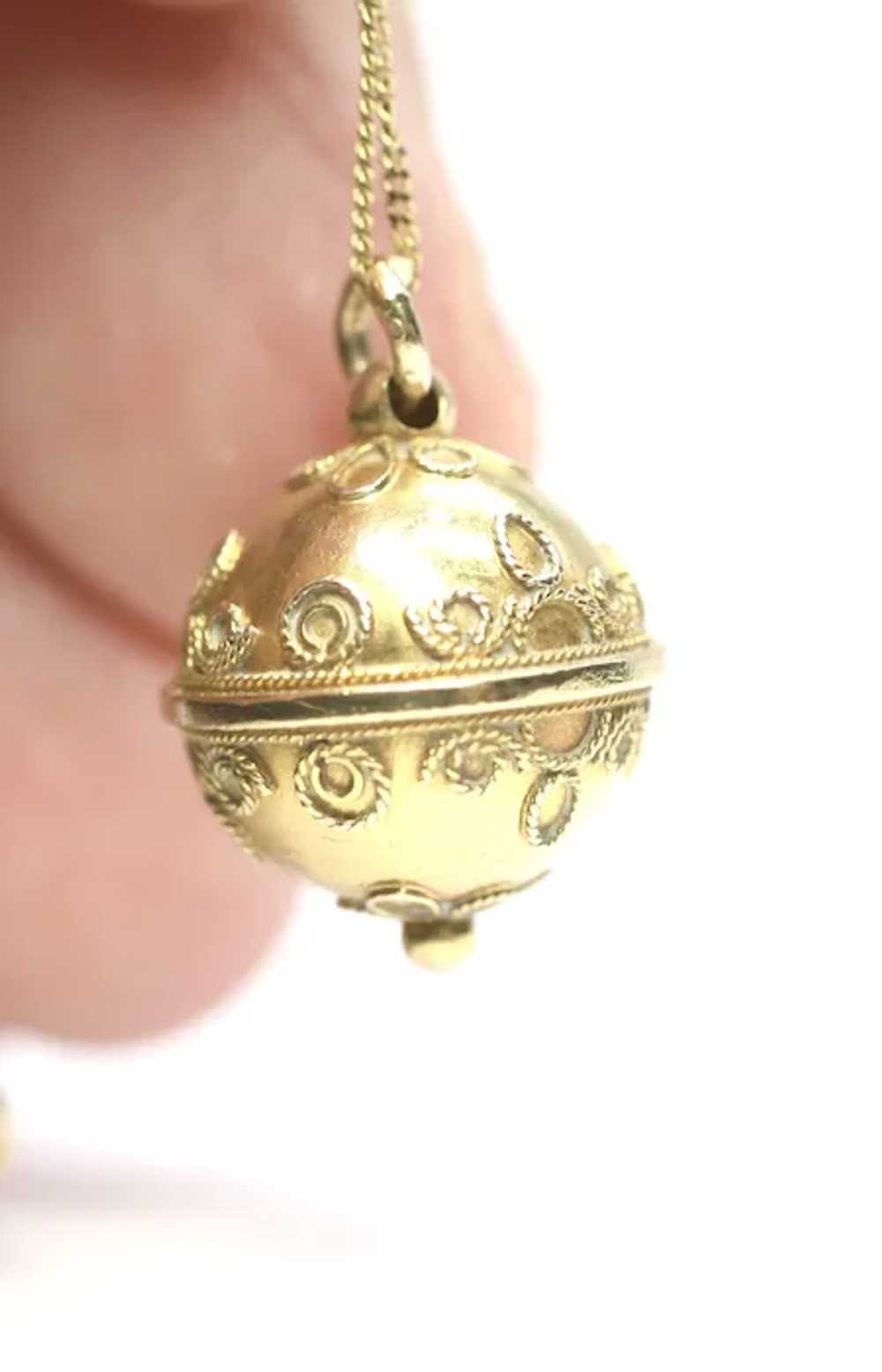 Victorian 9ct gold textured Orb pendant - image 10