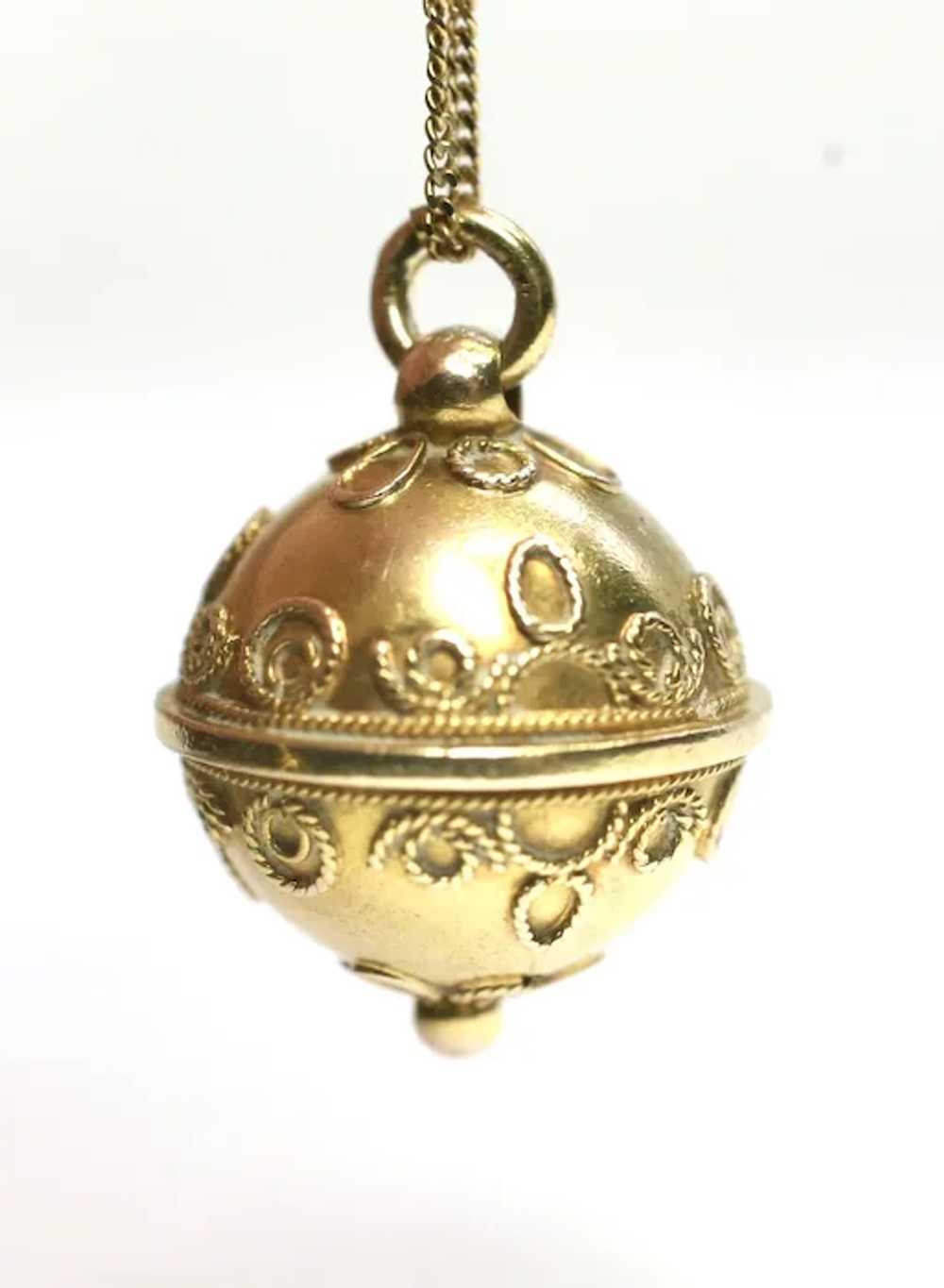 Victorian 9ct gold textured Orb pendant - image 4