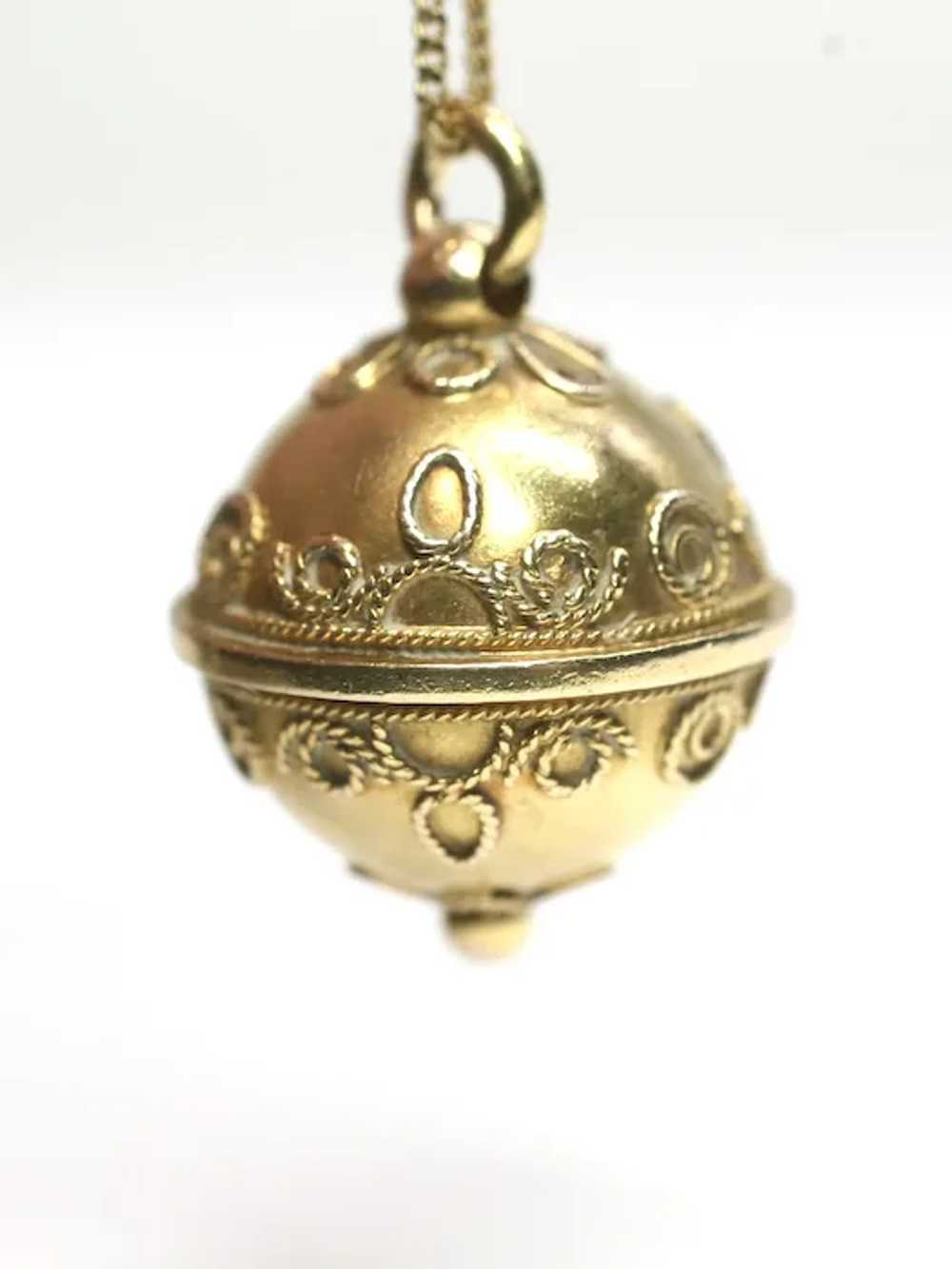 Victorian 9ct gold textured Orb pendant - image 5