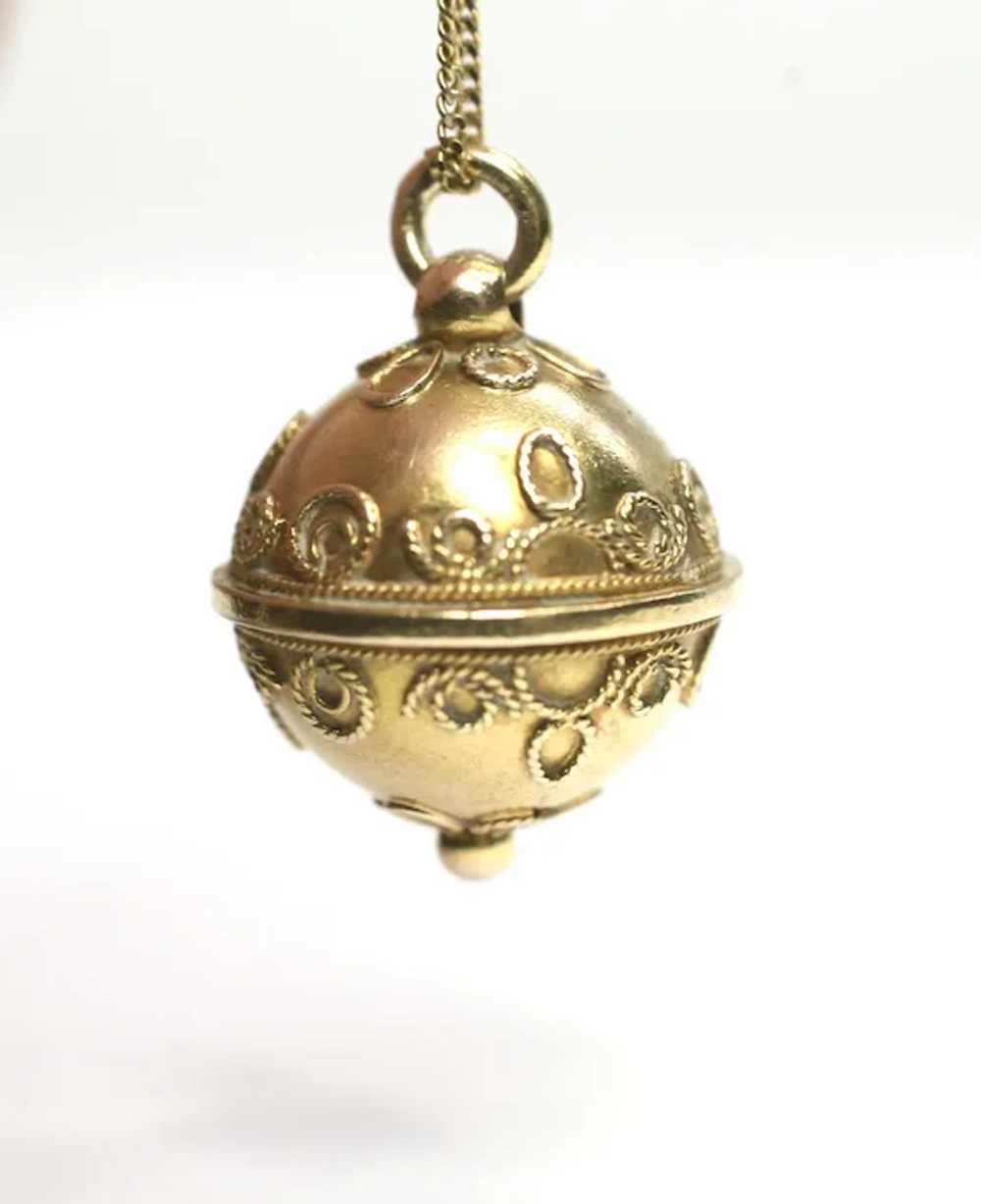 Victorian 9ct gold textured Orb pendant - image 6