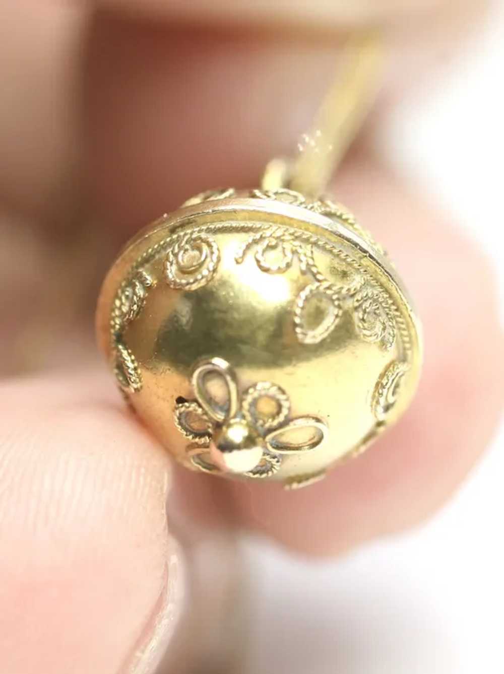 Victorian 9ct gold textured Orb pendant - image 9