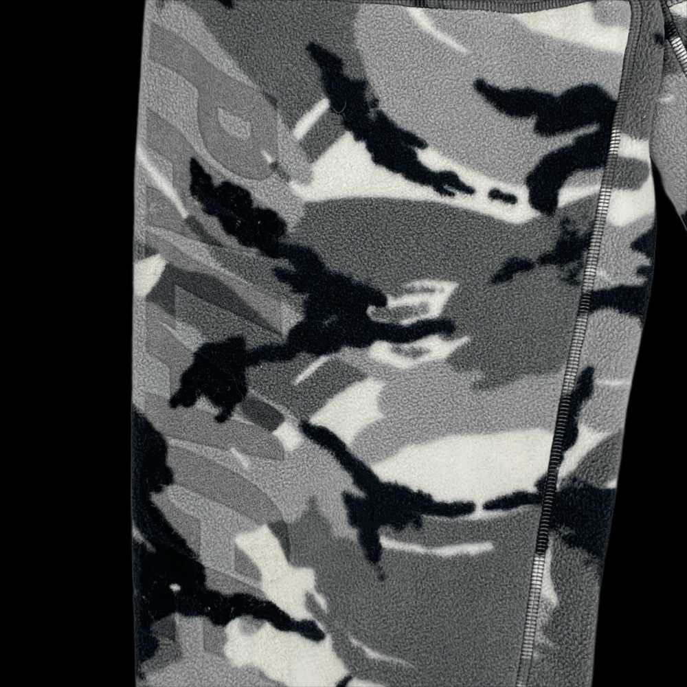 Palace 2019 palace polartec fleece pants snow camo - image 3