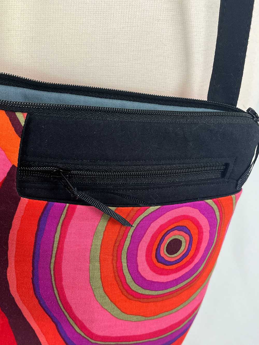 Black & Peach Multi-Color Circles Shoulder Purse - image 4