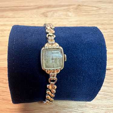 Vintage 10K Gold Fillet Bezel Elgin Women's Wristwatch Half Sphere good Crystal - runs, keeps time