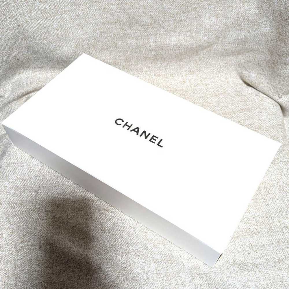 Chanel novelty pouch with large capacity. - image 7