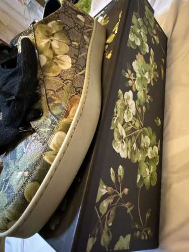 Gucci Gucci flower print shoes