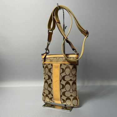 68B222｜Coach Signature Shoulder Bag Light Brown - image 1