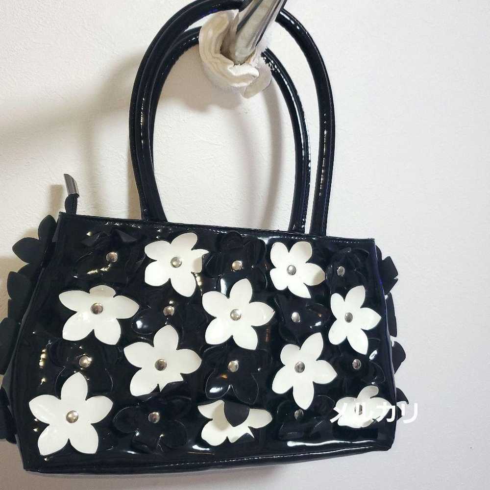 Sondra Roberts Flower Enamel Tote Bag Black 3D Fl… - image 4