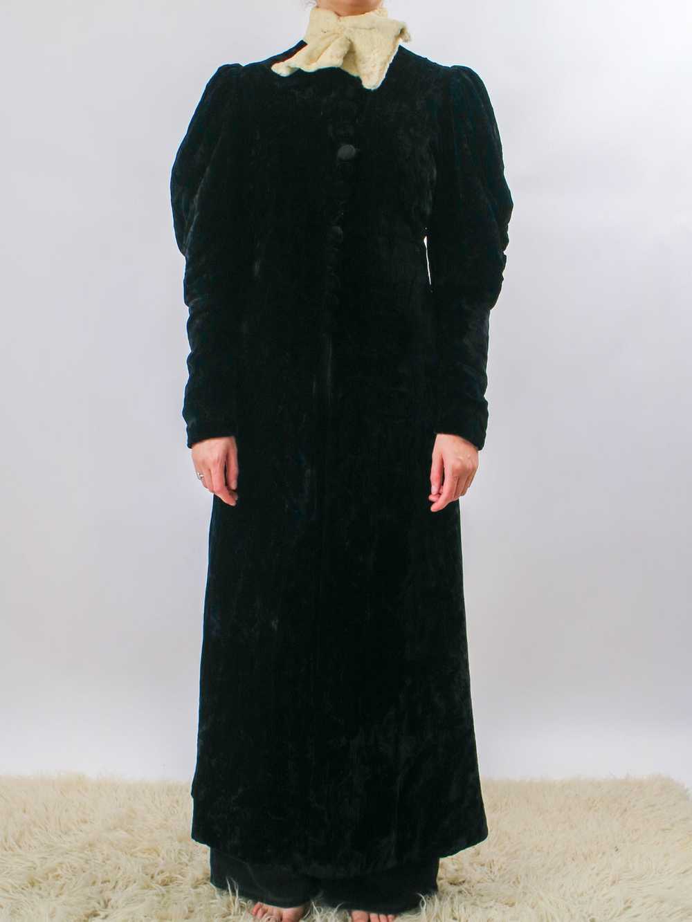 1930s Black Silk Velvet Mutton Sleeve Opera Coat - image 1