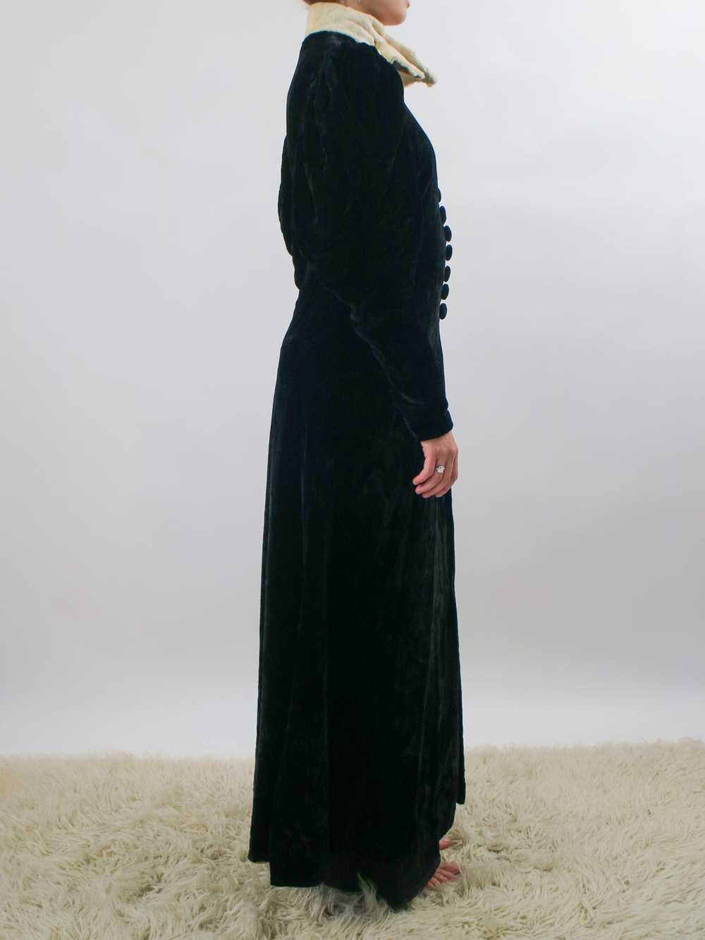 1930s Black Silk Velvet Mutton Sleeve Opera Coat - image 3