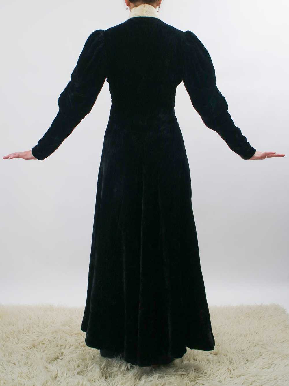 1930s Black Silk Velvet Mutton Sleeve Opera Coat - image 5