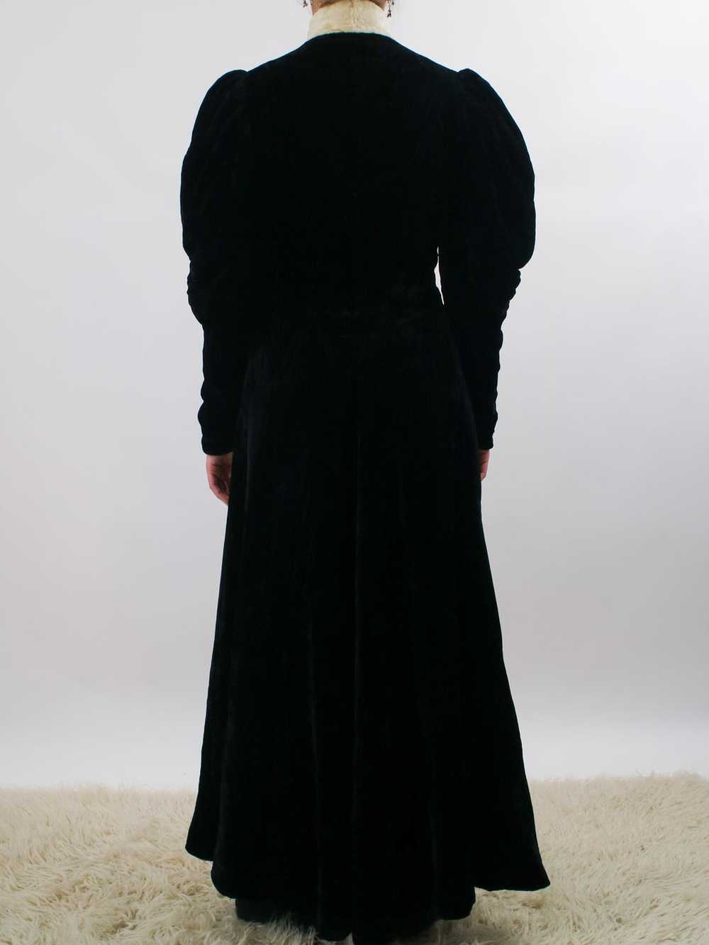 1930s Black Silk Velvet Mutton Sleeve Opera Coat - image 6