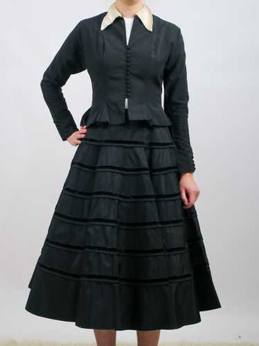 1950s Black Taffeta and Velvet Full Circle Skirt - image 1