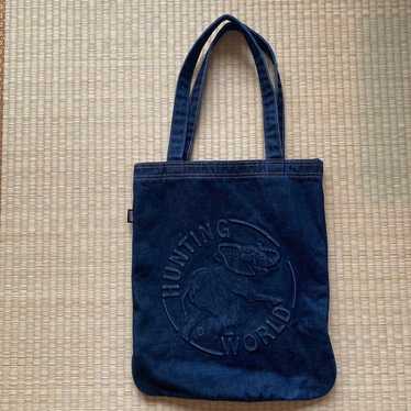 Hunting World tote bag