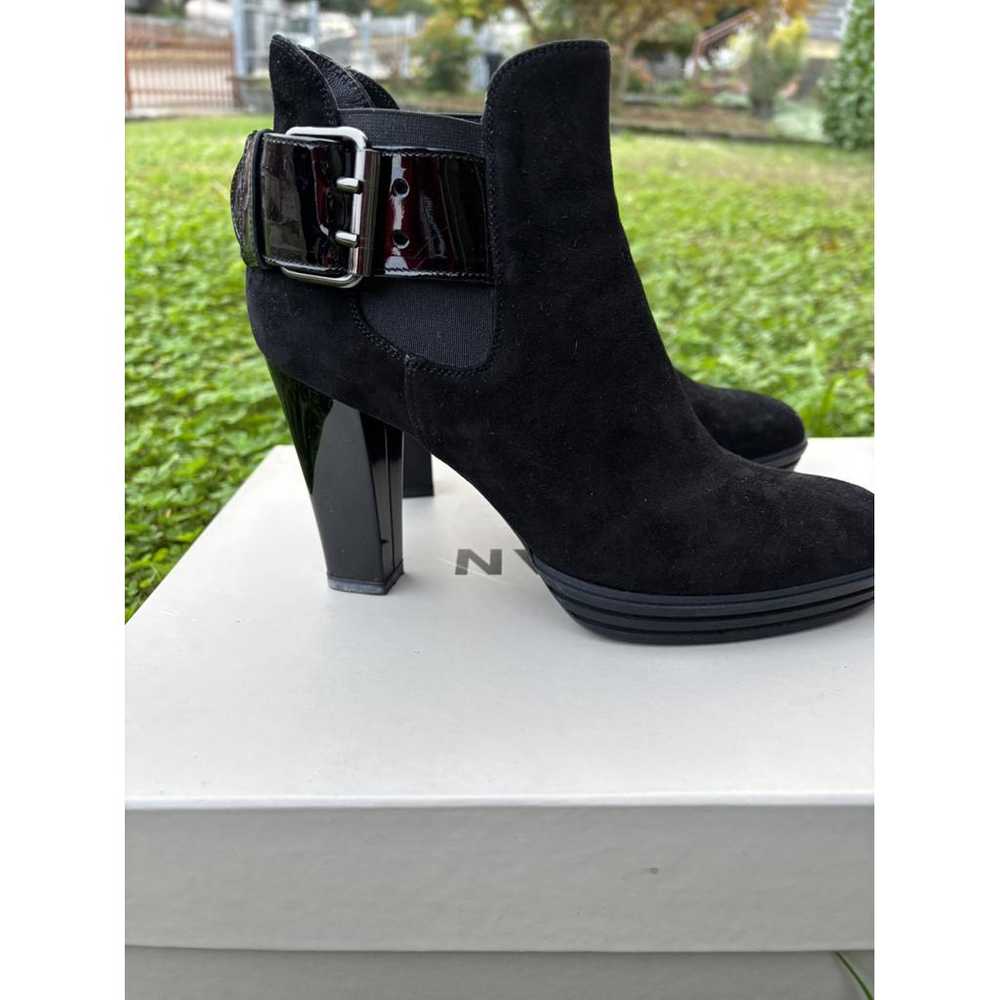 Hogan Heels - image 5