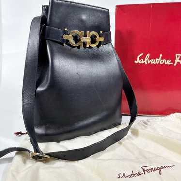 (Rare) Salvatore Ferragamo shoulder bag drawstring