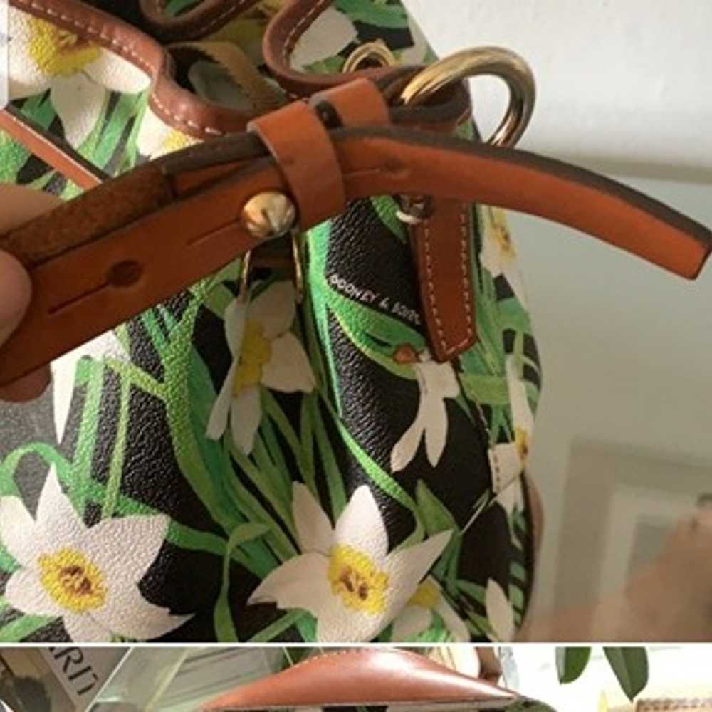 Like NEW Dooney and Bourke RARE PRINT DAFFODIL Mu… - image 4