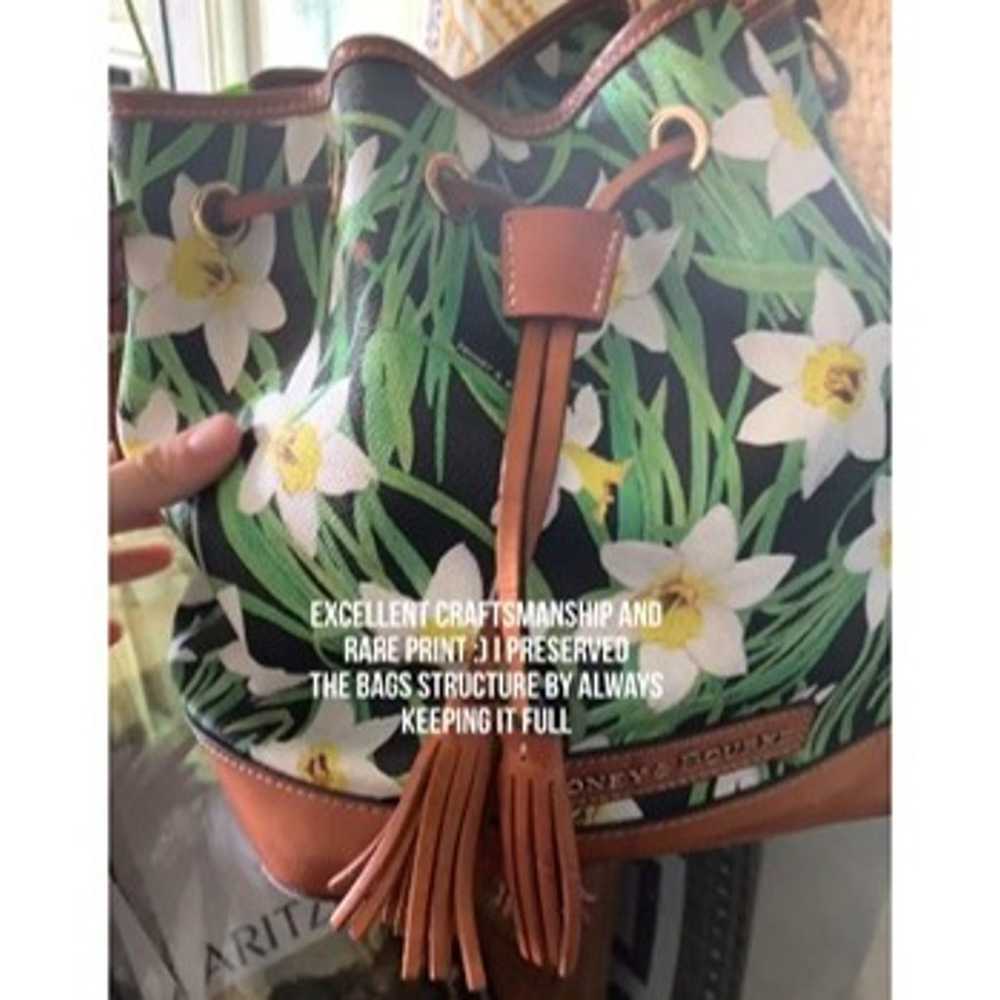 Like NEW Dooney and Bourke RARE PRINT DAFFODIL Mu… - image 6