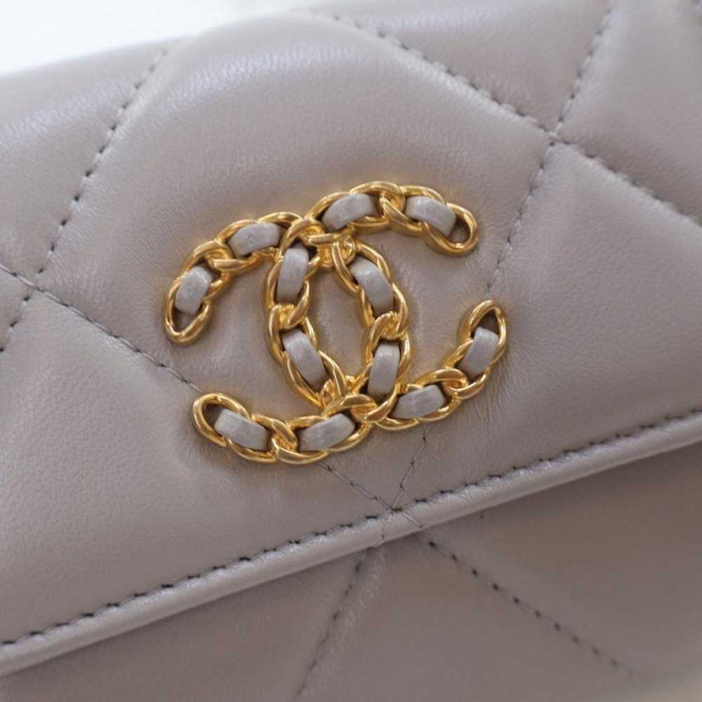 Chanel Chanel 19 leather mini bag - image 4