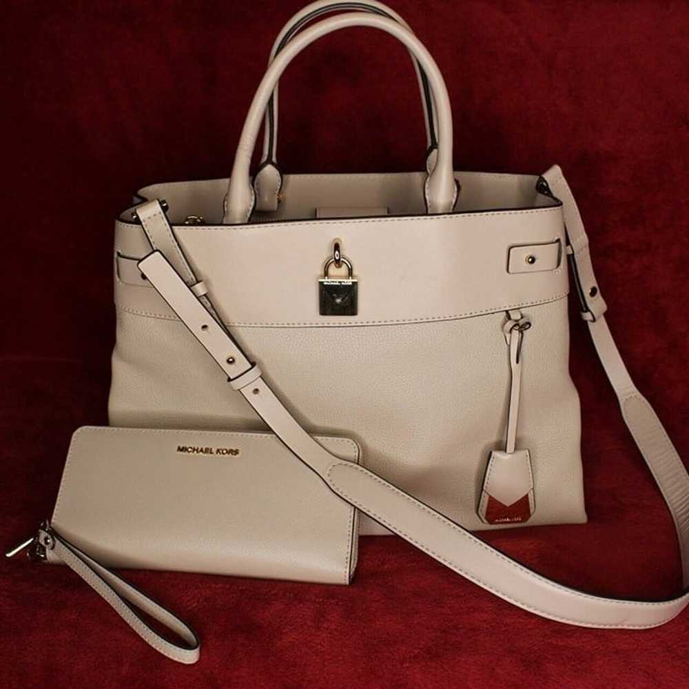 Authentic Michael Kors Gramercy Large Leather Sat… - image 1