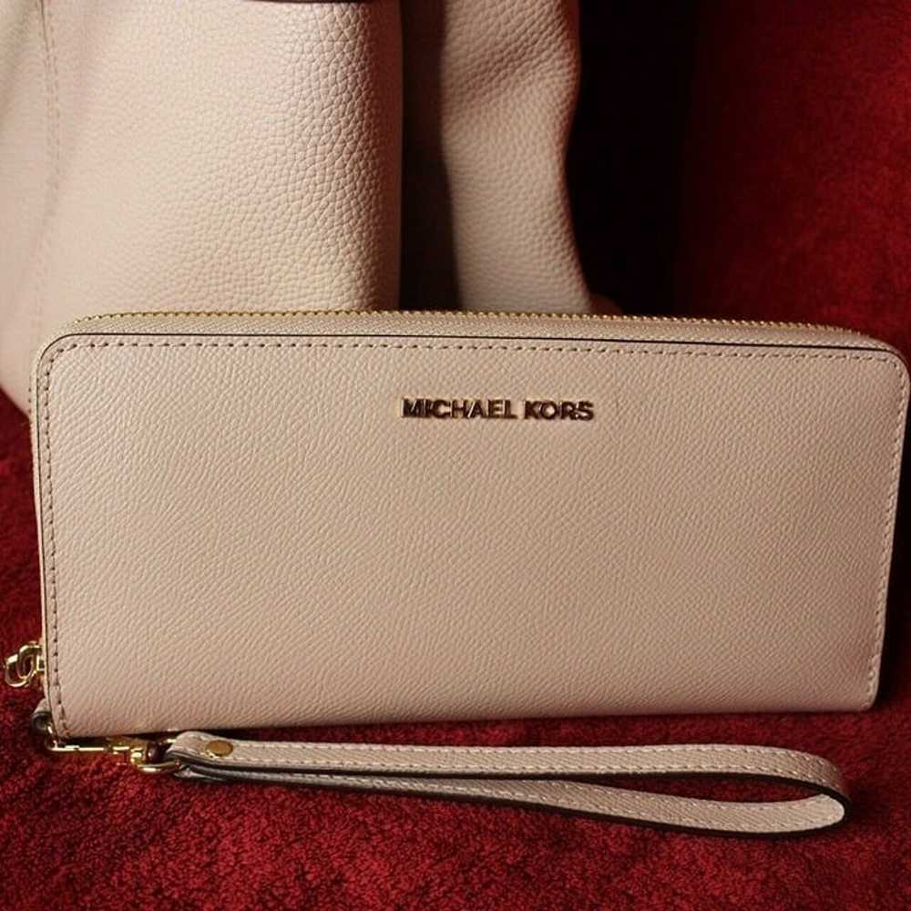 Authentic Michael Kors Gramercy Large Leather Sat… - image 9