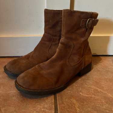 Born Eila Brown Distressed Suede Boots