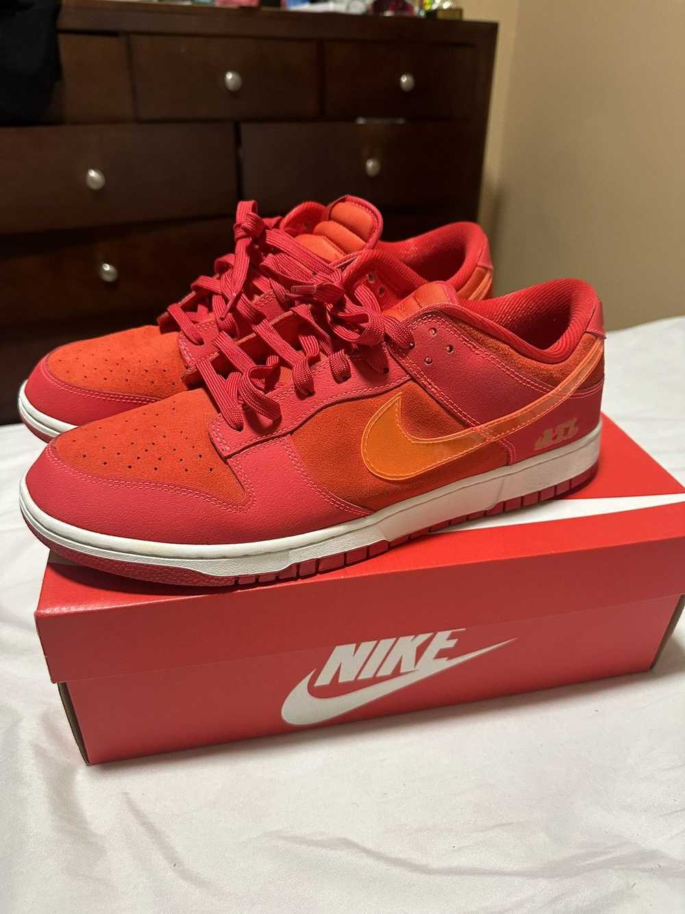 Nike NIKE DUNK LOW UNIVERSITY RED/BRIGHT CRIMSON - image 3