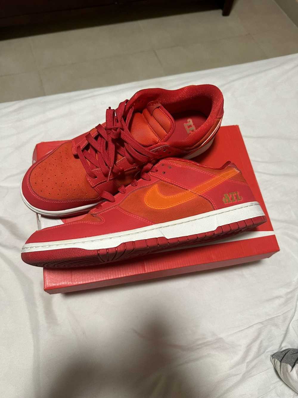 Nike NIKE DUNK LOW UNIVERSITY RED/BRIGHT CRIMSON - image 4