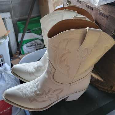 white cowboy boots women - image 1