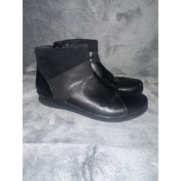 Clark ankle boots size W9