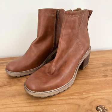 Zodiac Size 10 Stylish Brown Heeled Ankle Boots - image 1