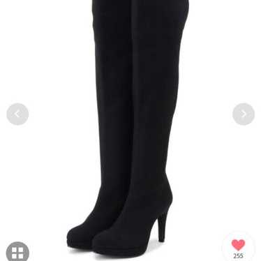 Esperanza knee-high boots.