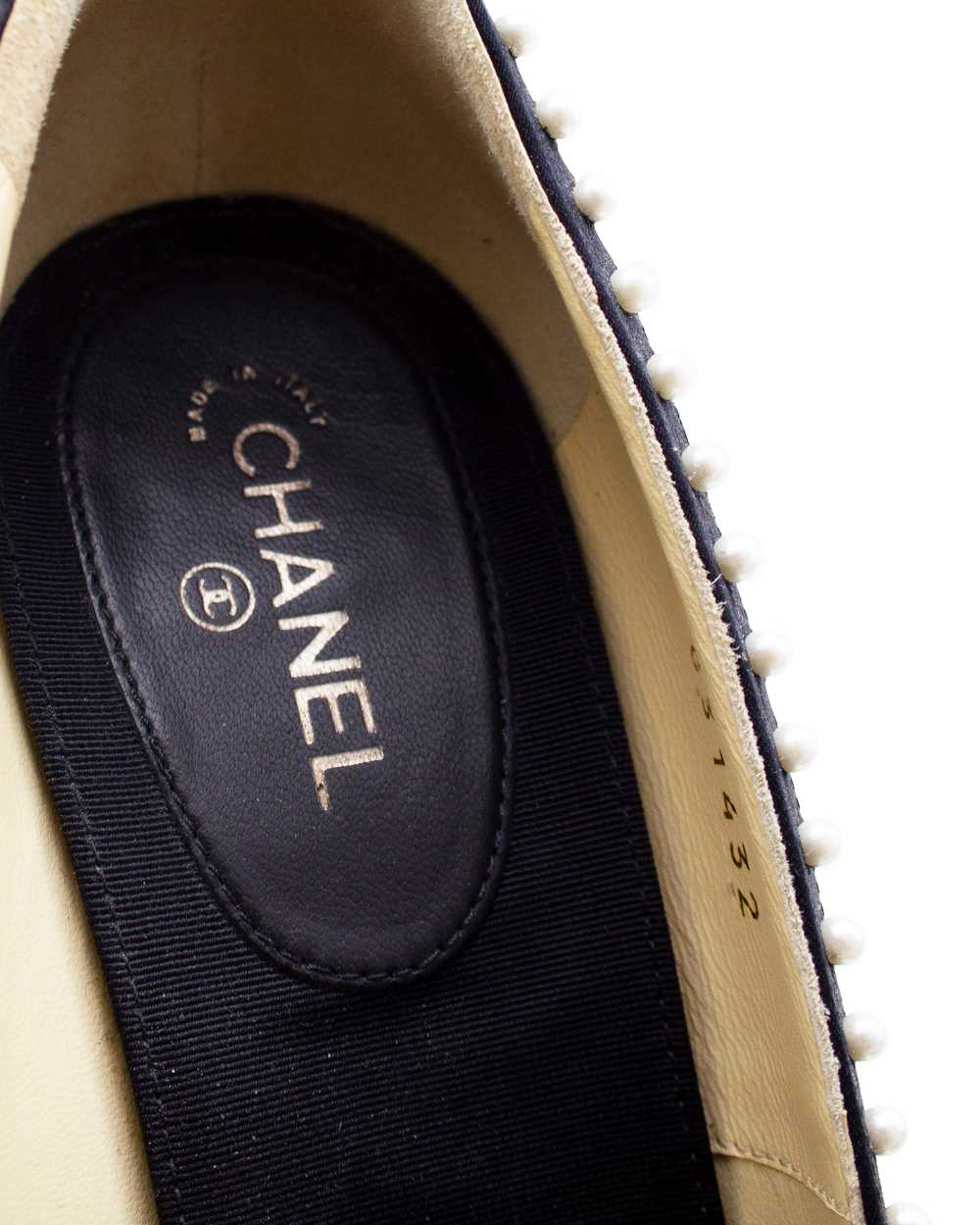 Chanel Navy and Black Evening Shoe with Pearls - image 6