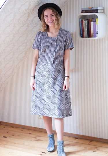 Brown and white patterned short sleeve dress - image 1