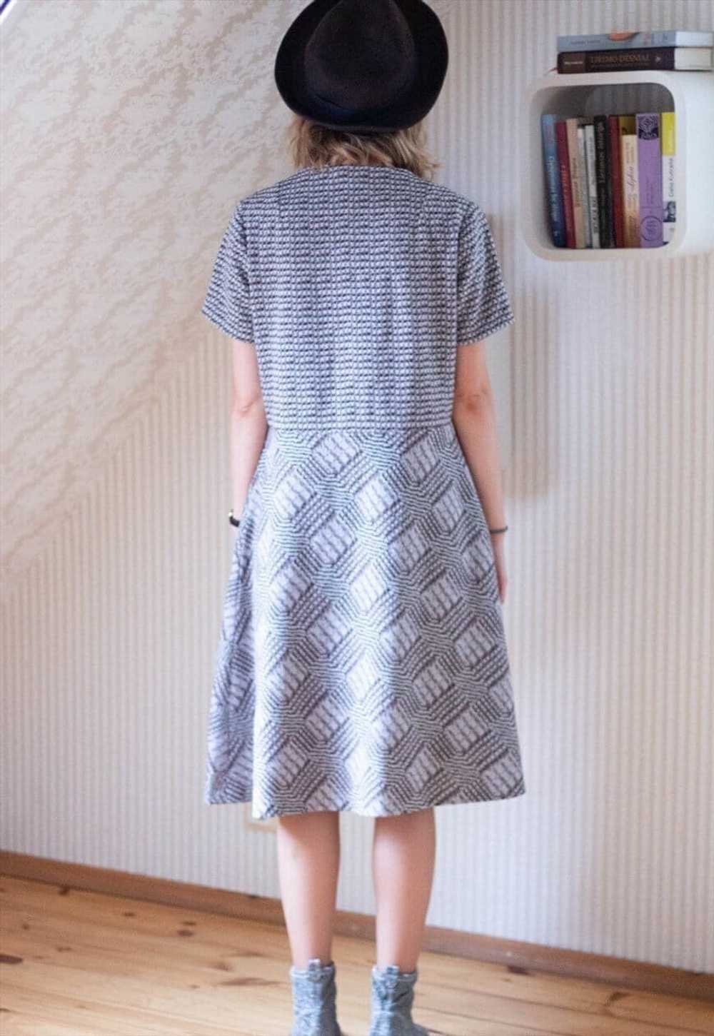 Brown and white patterned short sleeve dress - image 2