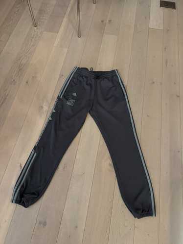 Yeezy season calabasas - Gem