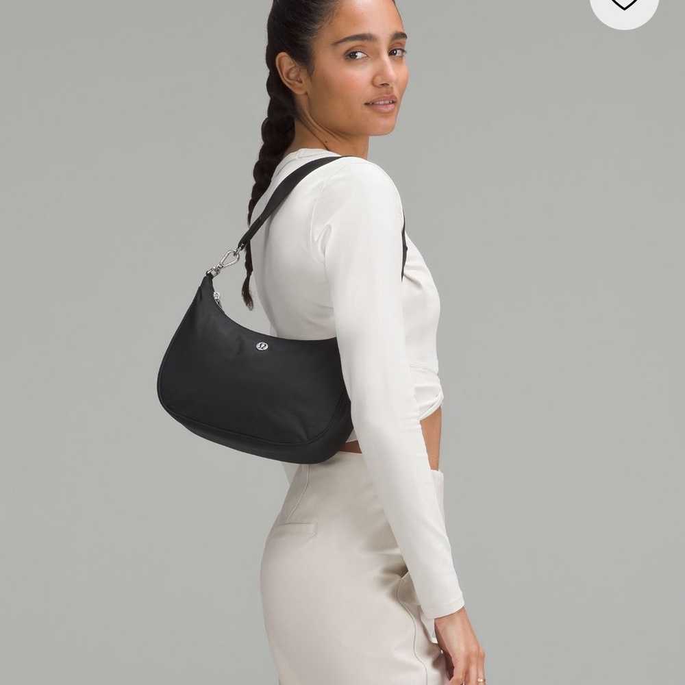 Lululemon adjustable shoulder bag - image 3