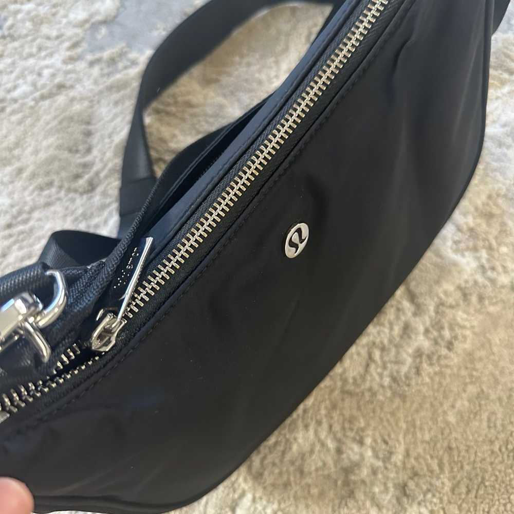 Lululemon adjustable shoulder bag - image 5