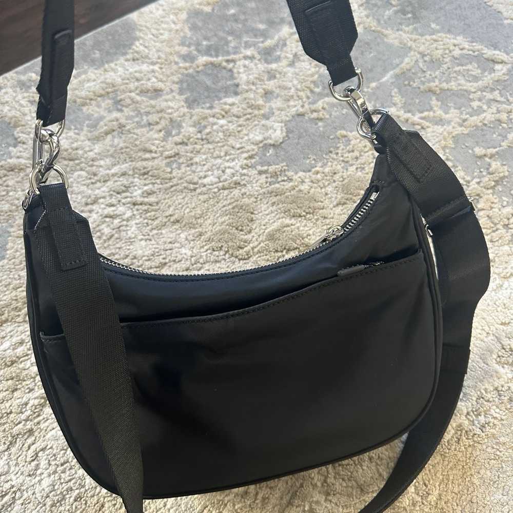 Lululemon adjustable shoulder bag - image 6